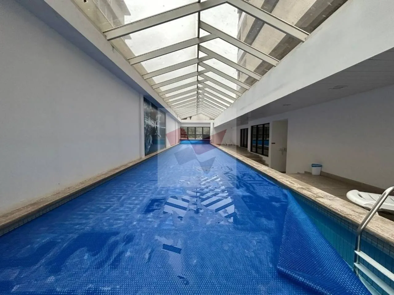 Apartamento mobiliado em condomínio com piscina coberta — photo 16