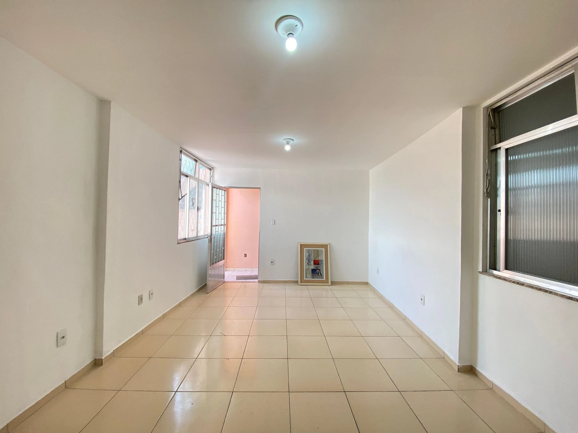 House with 2 bedrooms and a glass-enclosed shower — photo 7