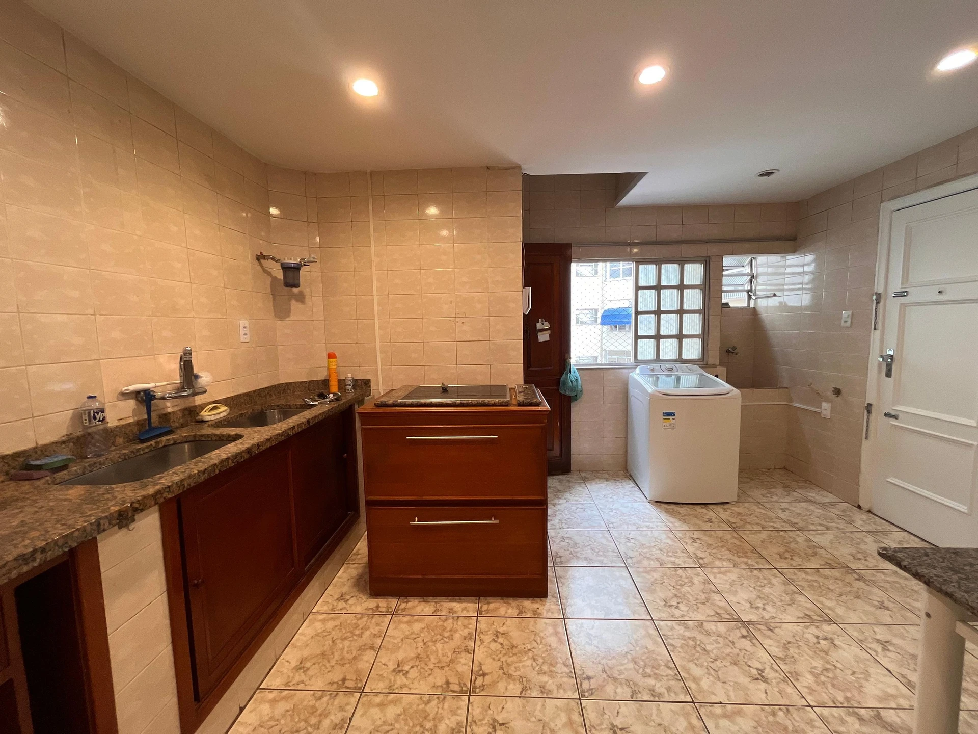 3-bedroom apartment with separate kitchen and electric stove — photo 2