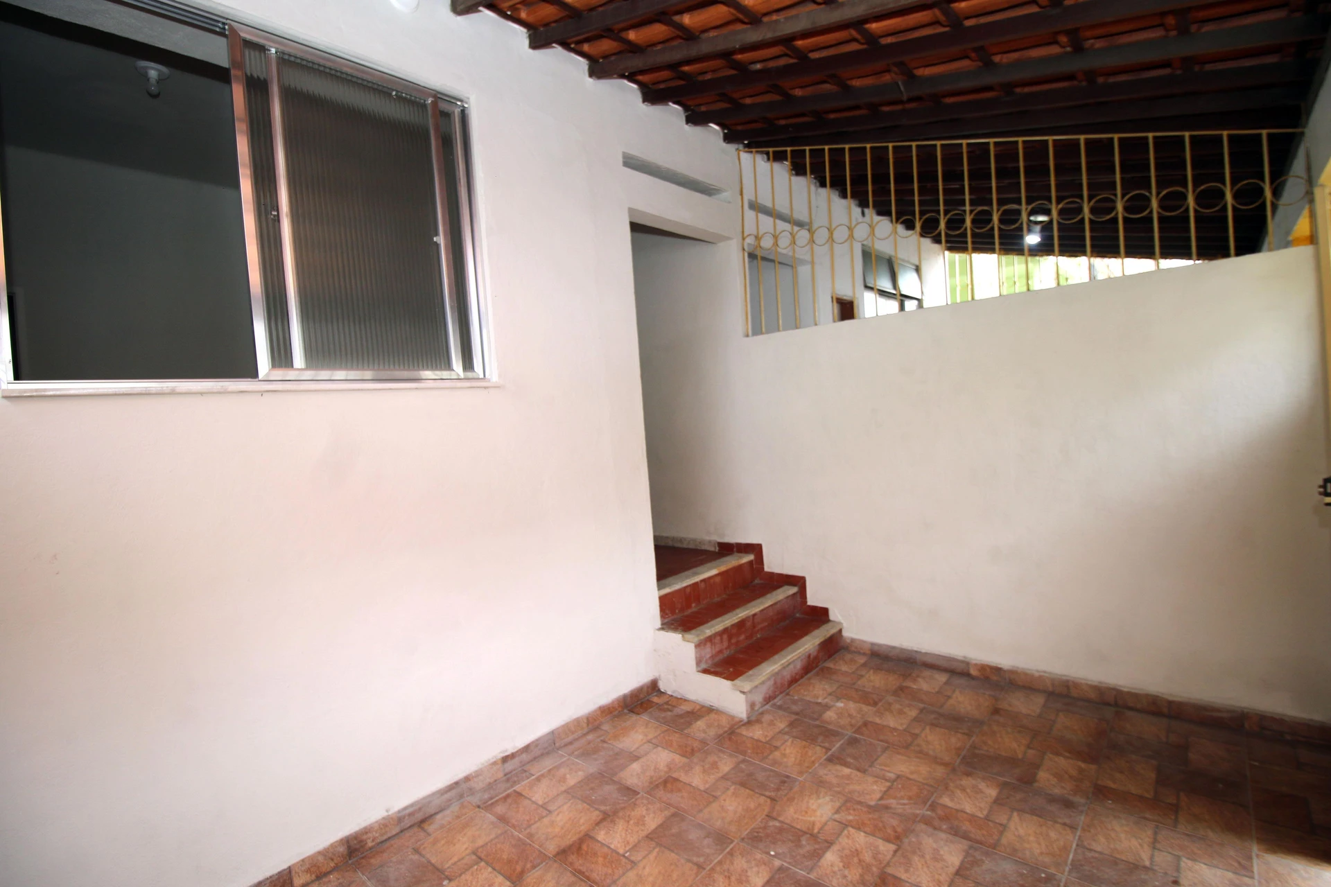 Unfurnished house with 1 bedroom and 1 bathroom