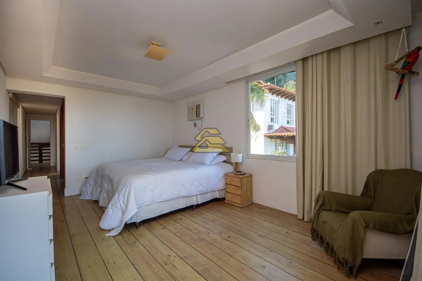 House with 5 bedrooms and 5 bathrooms, 4 parking spots — photo 39