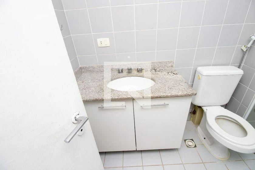 2-bedroom apartment in a building with a gym — photo 31