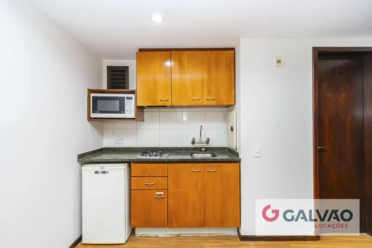 Wood or laminate floors in a one-bedroom apartment, 42 m² — photo 2