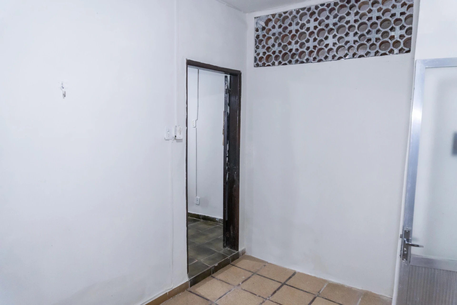 House with 1 bedroom and a separate kitchen — photo 25