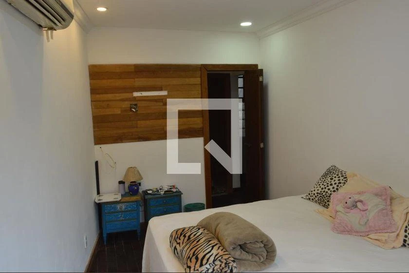 4-bedroom house with a park view — photo 11