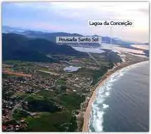 Estúdio mobiliado com vista para a água pela janela — photo 12