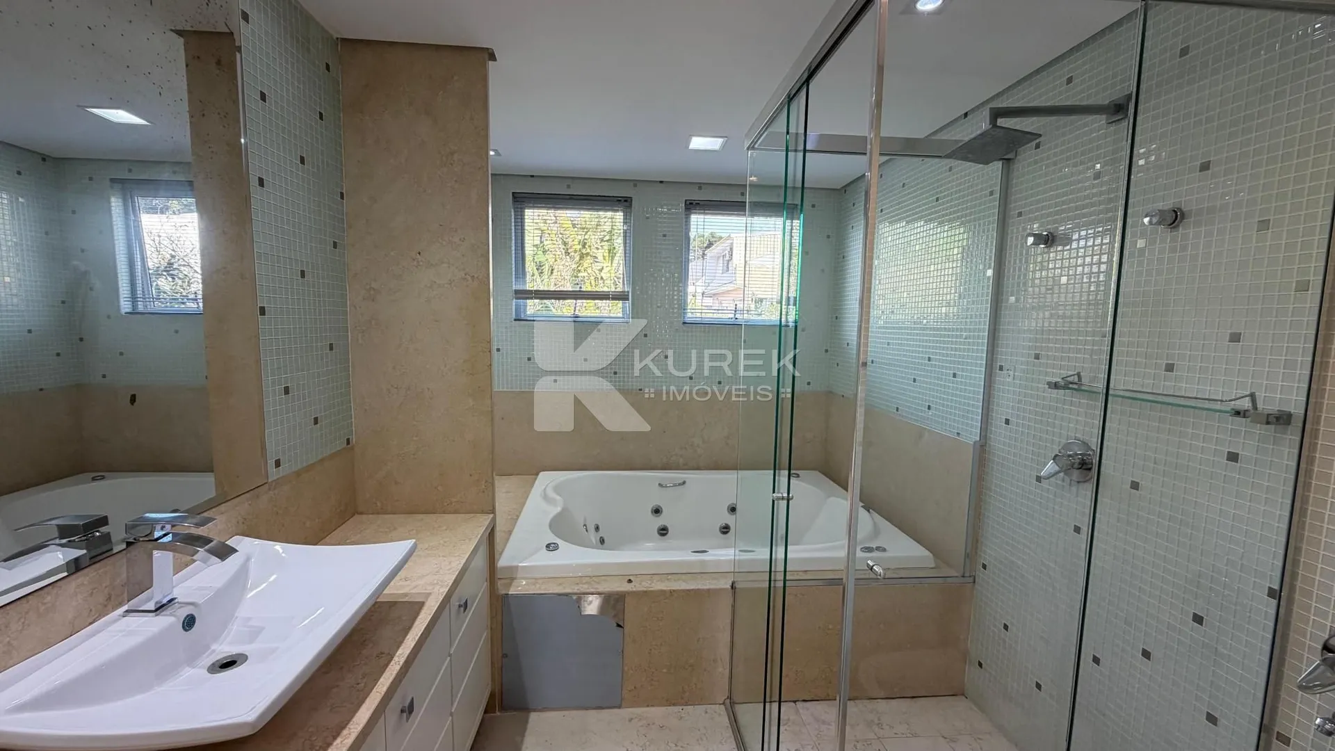 Garden in a 4-bedroom house, 380 m² — photo 13