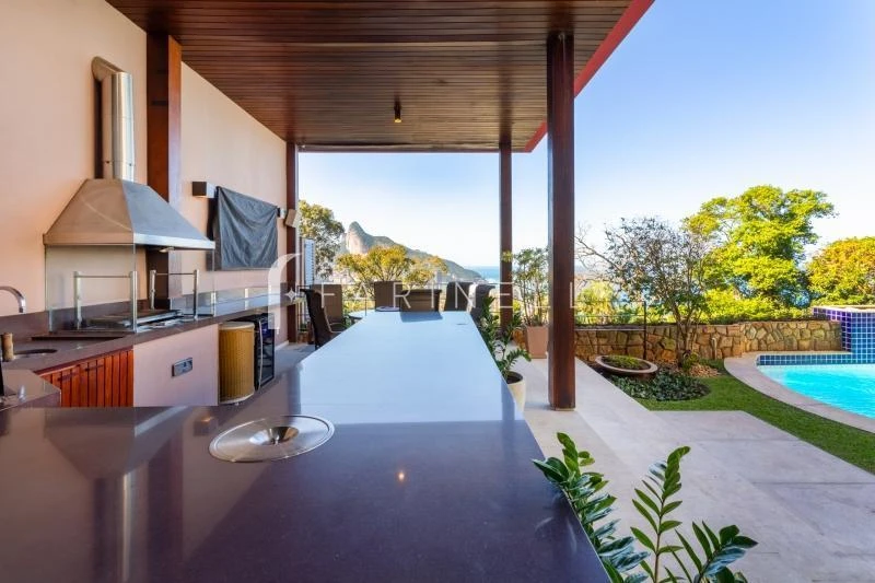 Furnished 1200 m² house with a balcony and 6 bedrooms — photo 50