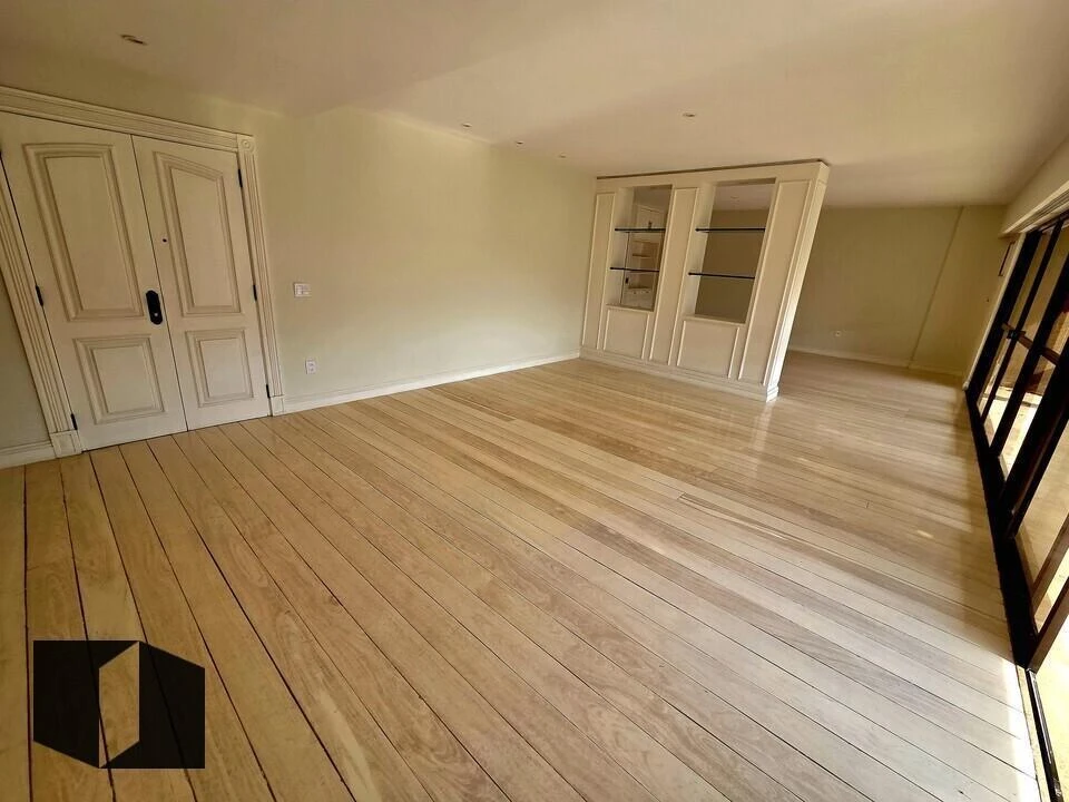 250 m² apartment with 4 bedrooms and 2 parking spaces — photo 11