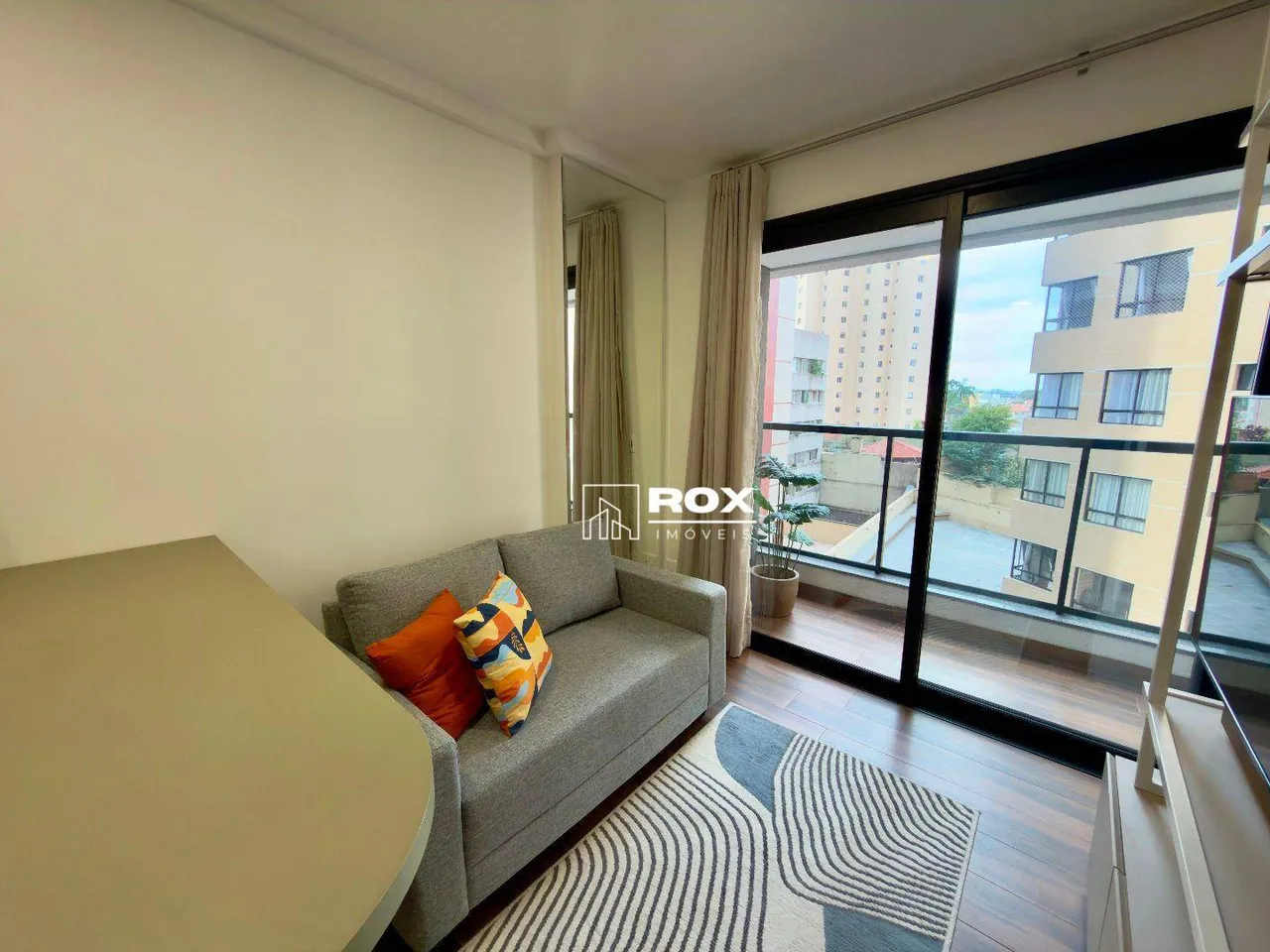 36 m² furnished studio with an open-plan kitchen — photo 4