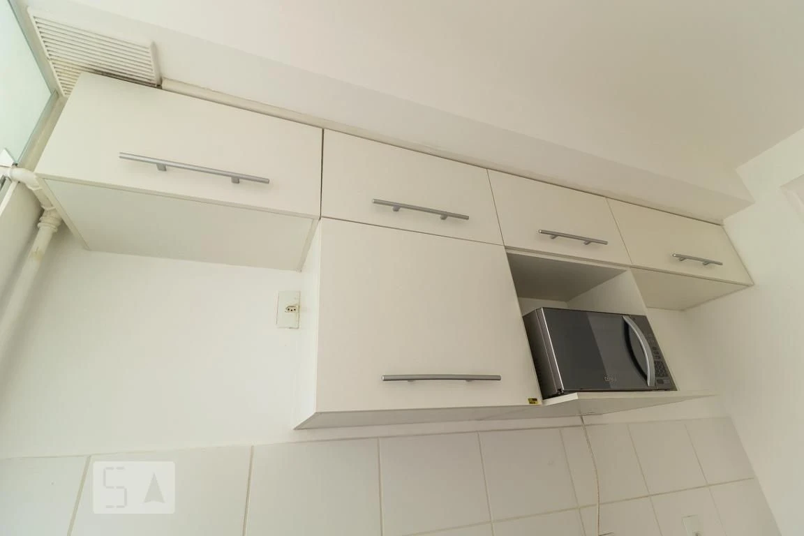 Unfurnished 3-bedroom apartment with balcony — photo 17