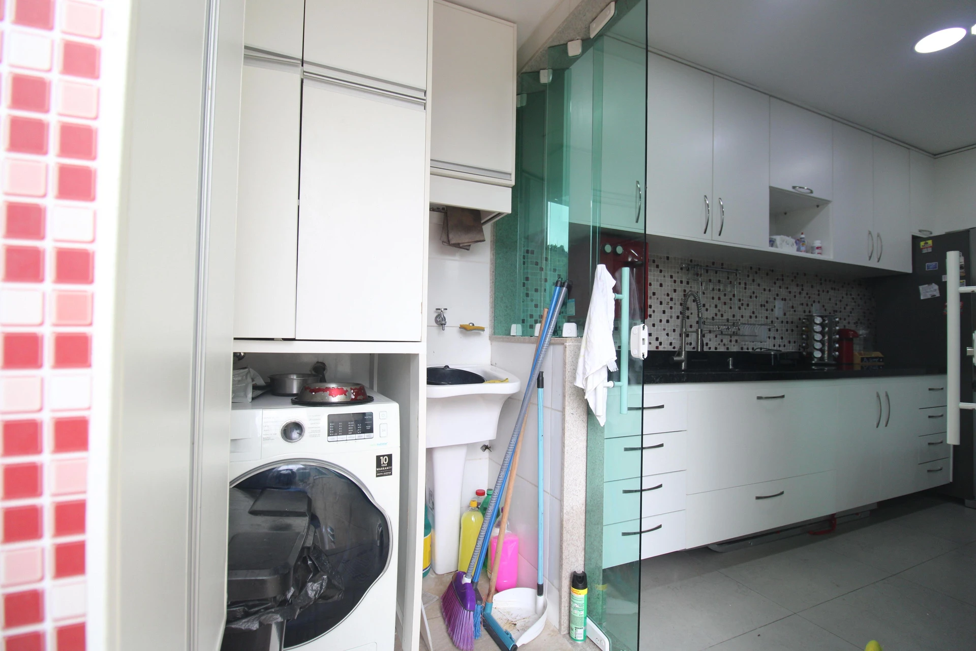 Casa mobiliada com 3 suítes e cozinha aberta com fogão a gás — photo 52