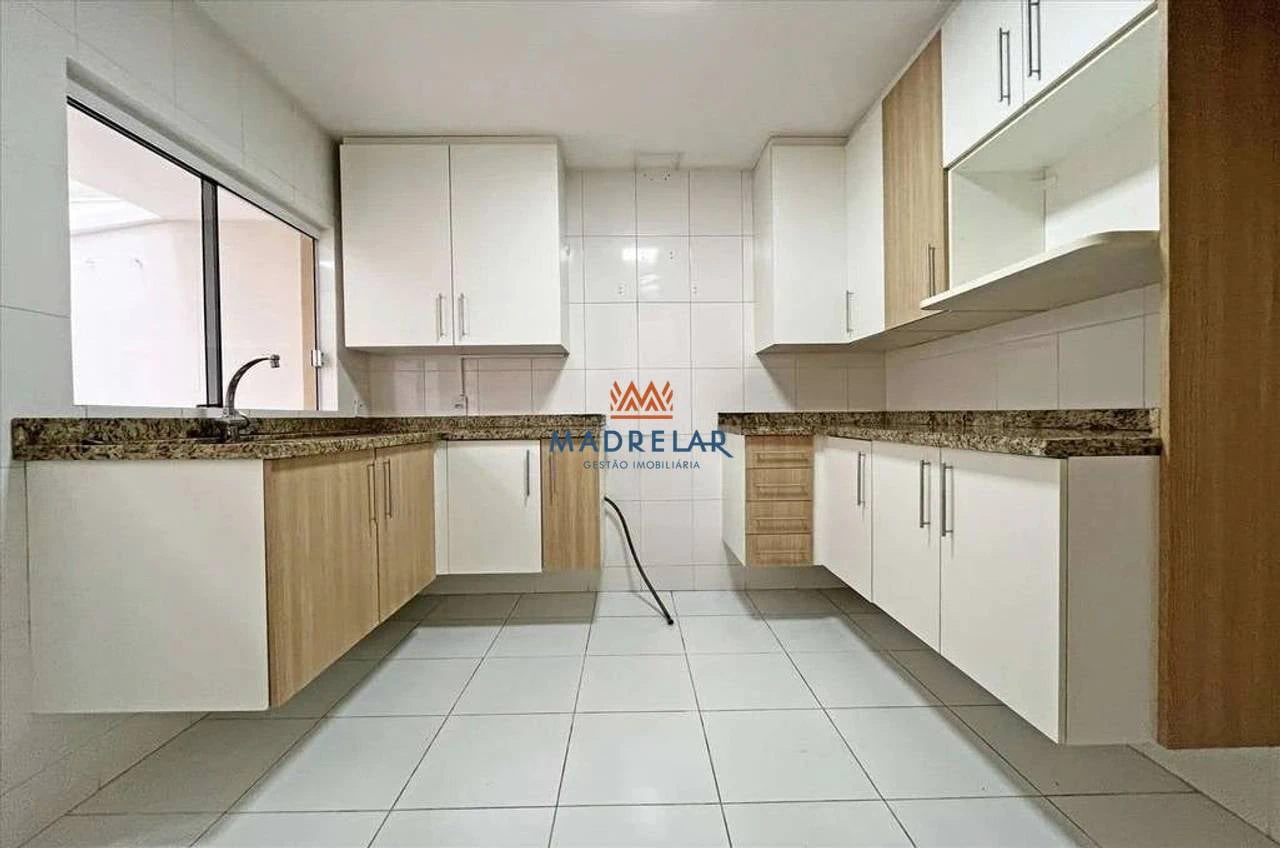 3-bedroom house with a bathtub in Curitiba — photo 2