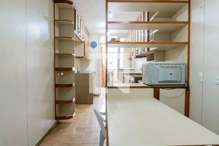 Home office in a 4-bedroom apartment, 174 m² — photo 2