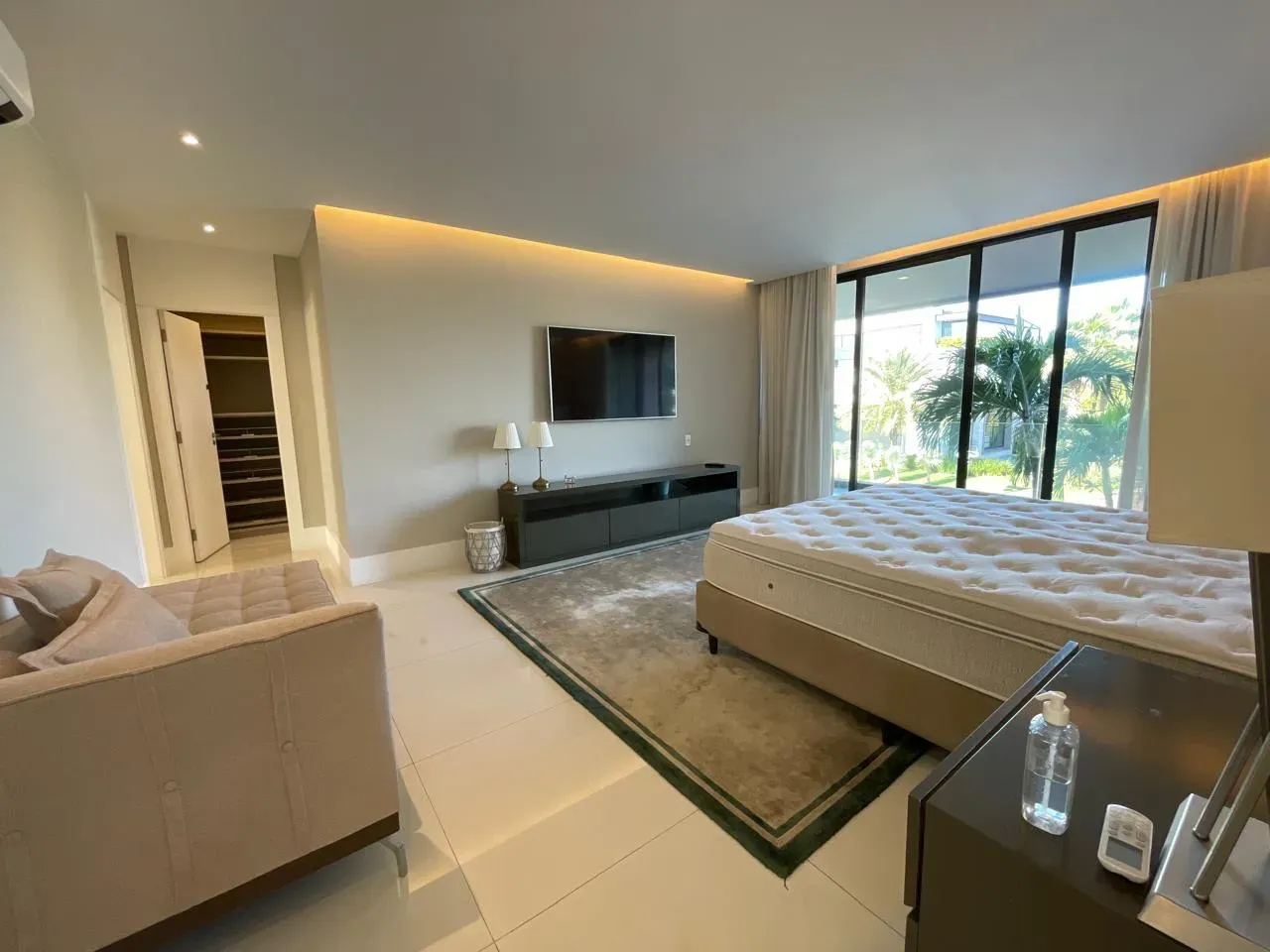 760 m² house with a private pool and a jacuzzi — photo 11