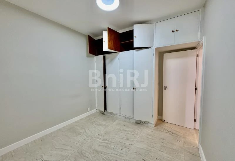 Furnished apartment, 121 m², with a glass-enclosed balcony — photo 15