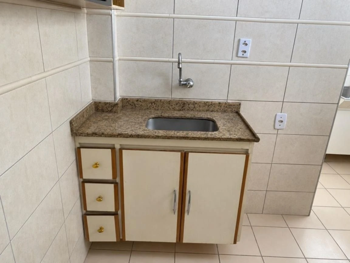 2-bedroom apartment with 1 bathroom and glass shower