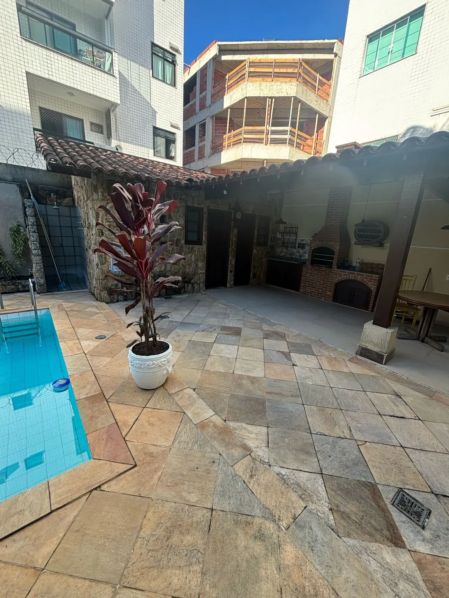3-bedroom apartment with 5 bathrooms and a balcony — photo 32