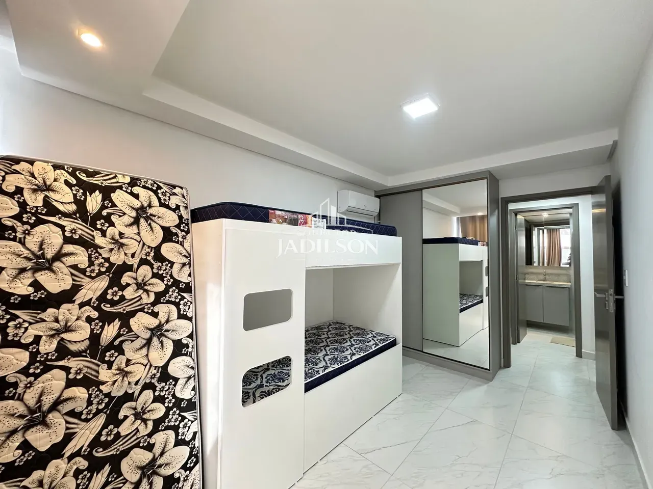 Ванна та 2 спальні: квартира 70 м² — photo 3