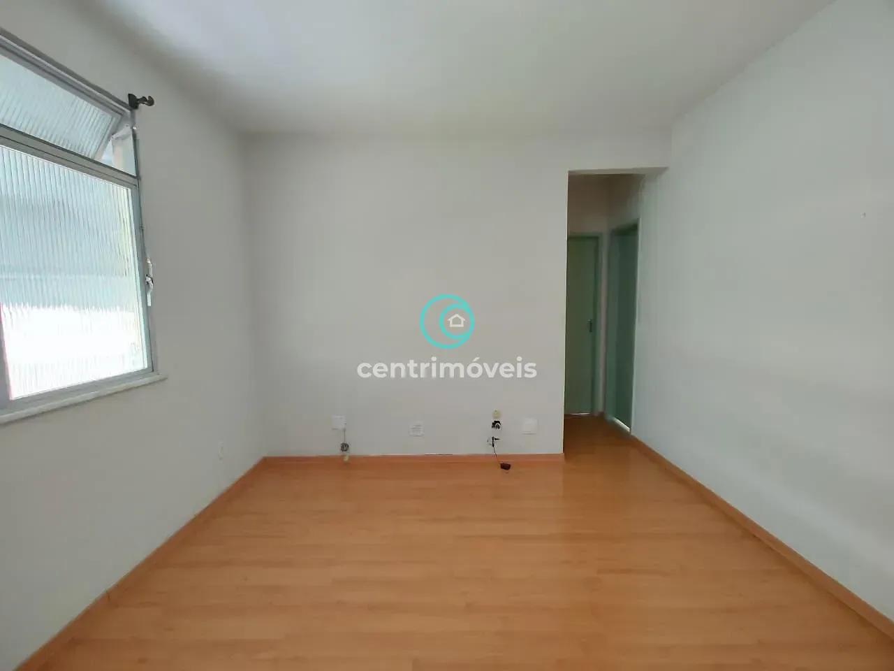 Wood or laminate floors in a 2-bedroom apartment, 50 m² — photo 13