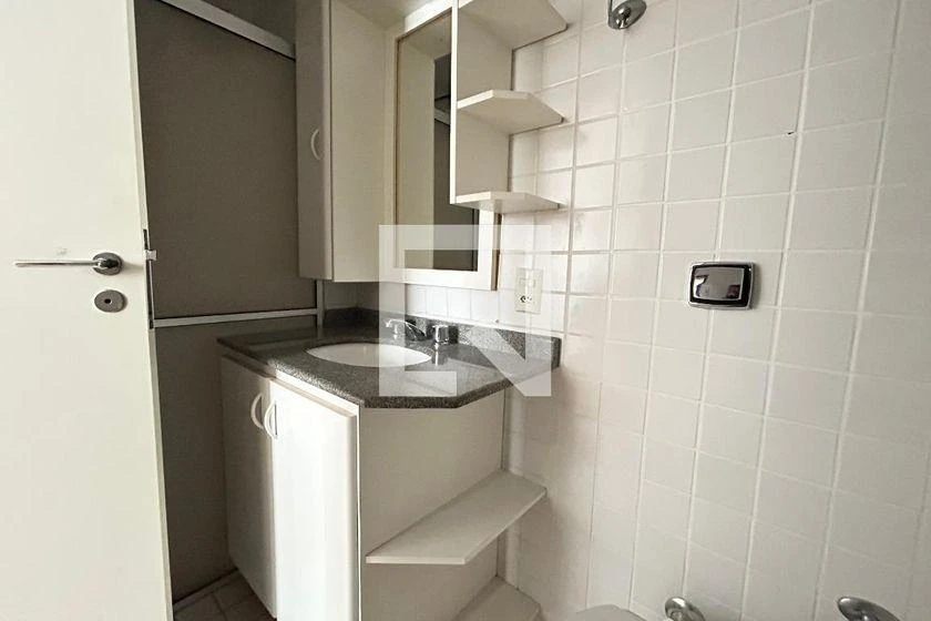 3-bedroom apartment in a building with a gym — photo 35