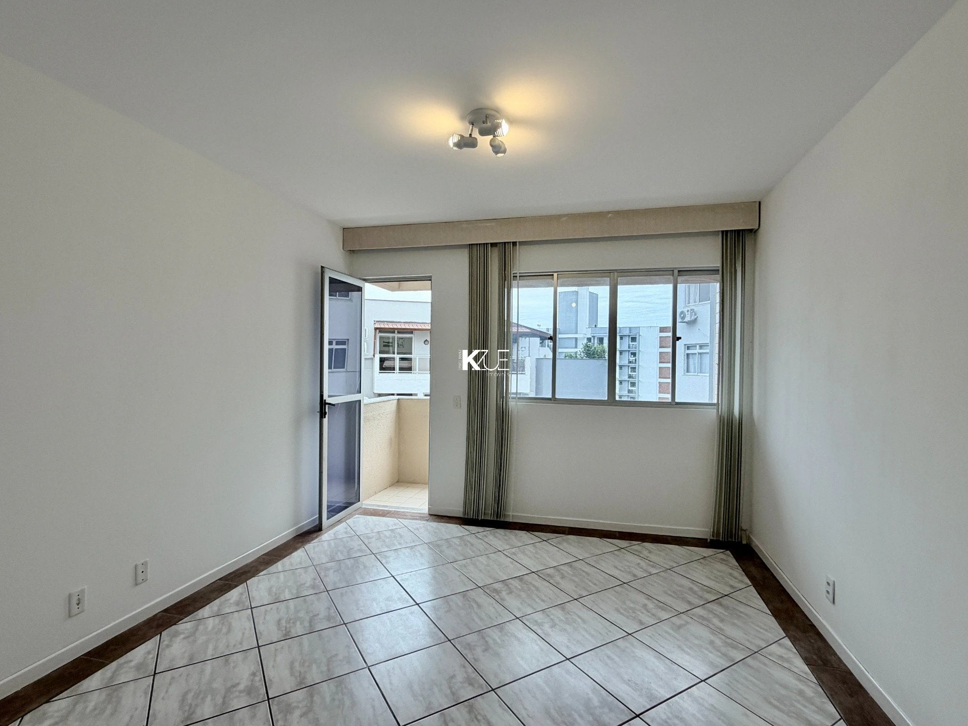 3-bedroom apartment with floor-to-ceiling windows