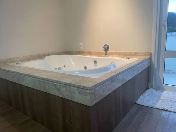 Ванна та 4 спальні: будинок 258 м² — photo 40