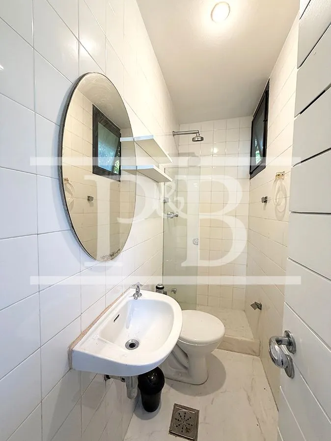 Furnished apartment, 230 m², with a bathtub — photo 20