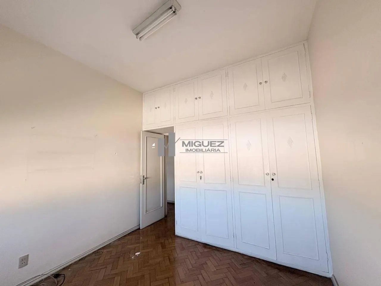 Apartment with a closed kitchen and gas stove — photo 4