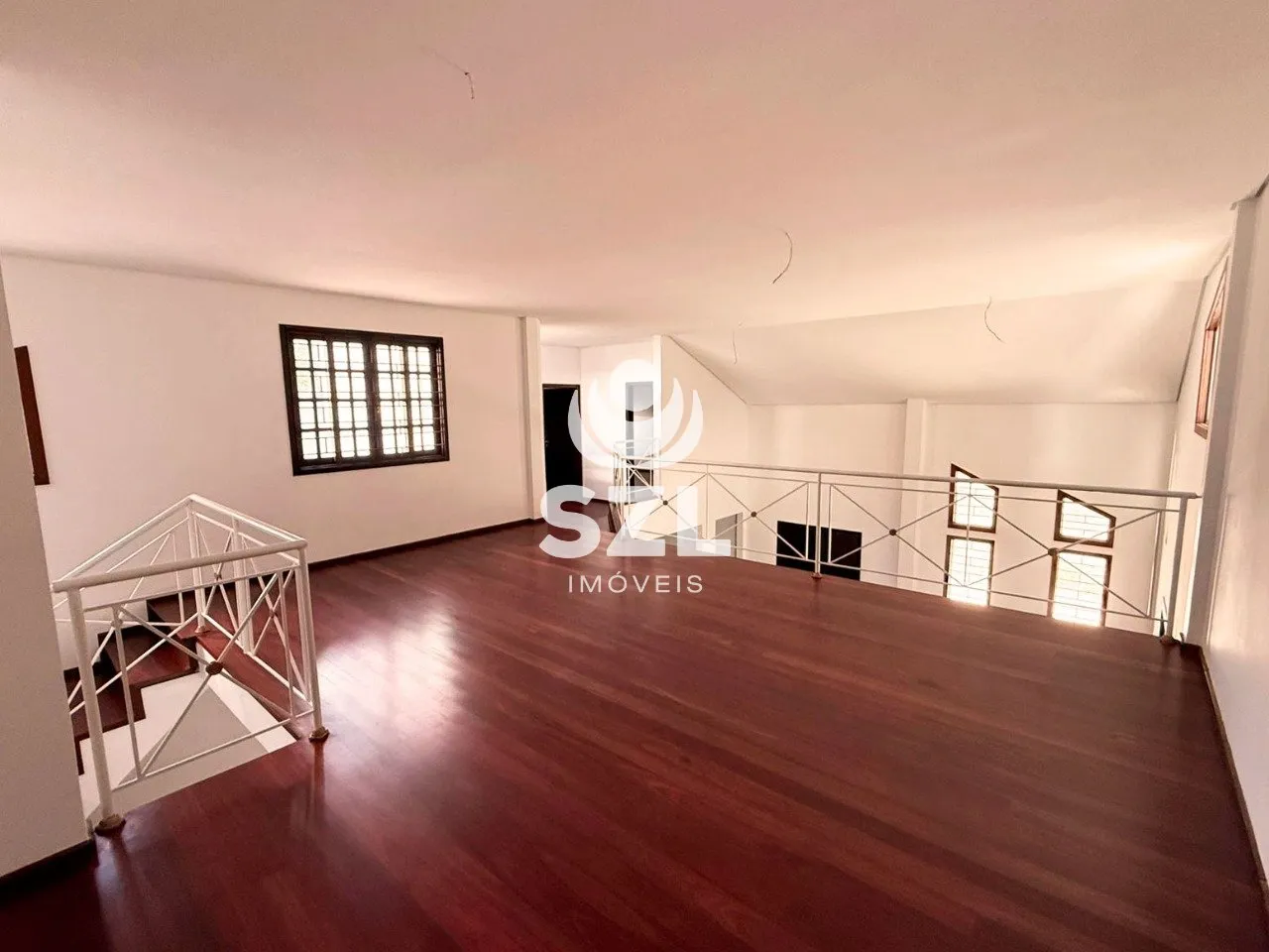 House with 5 bedrooms and 5 parking spaces — photo 18