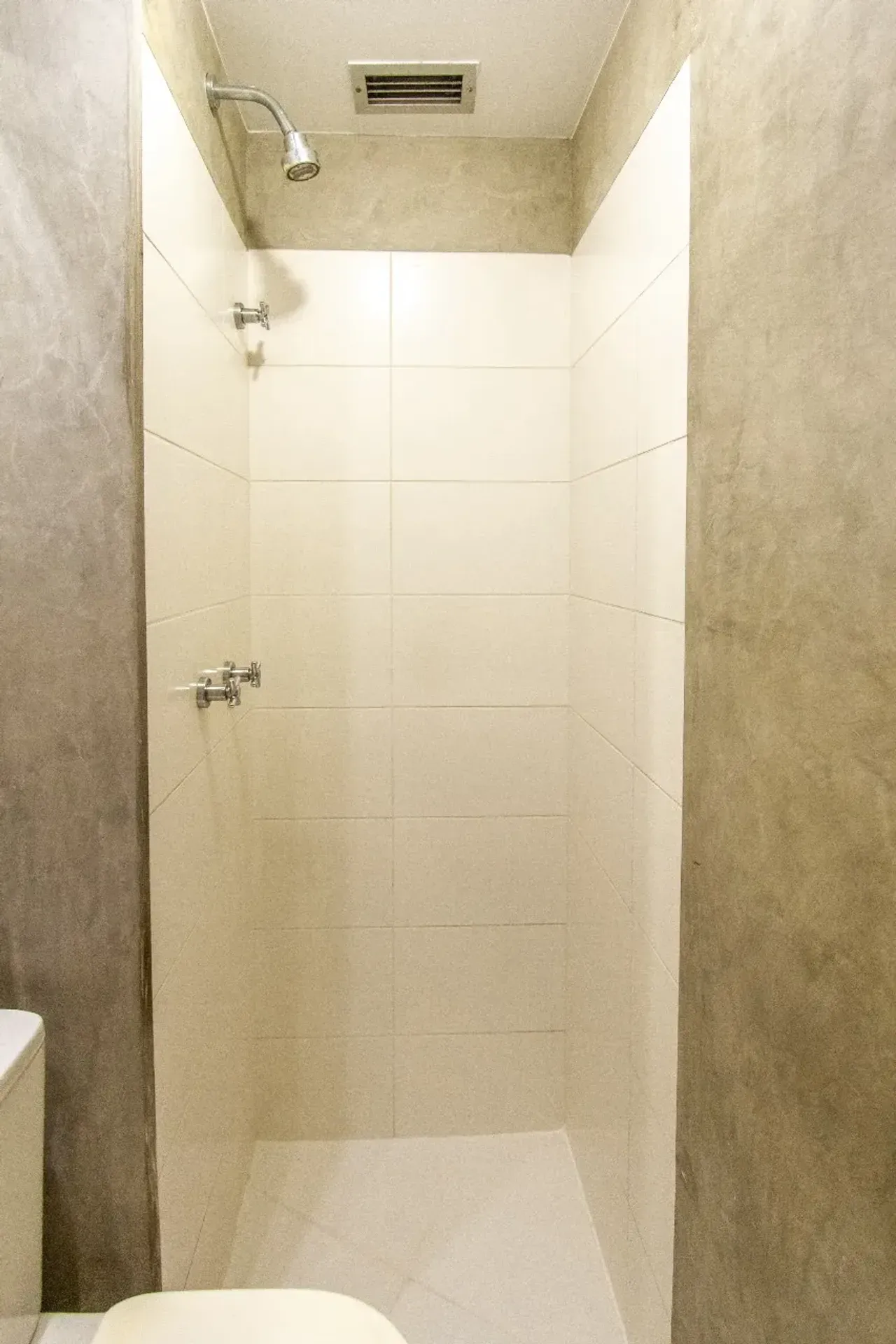 Furnished 100 m² apartment with a bedroom en-suite — photo 4