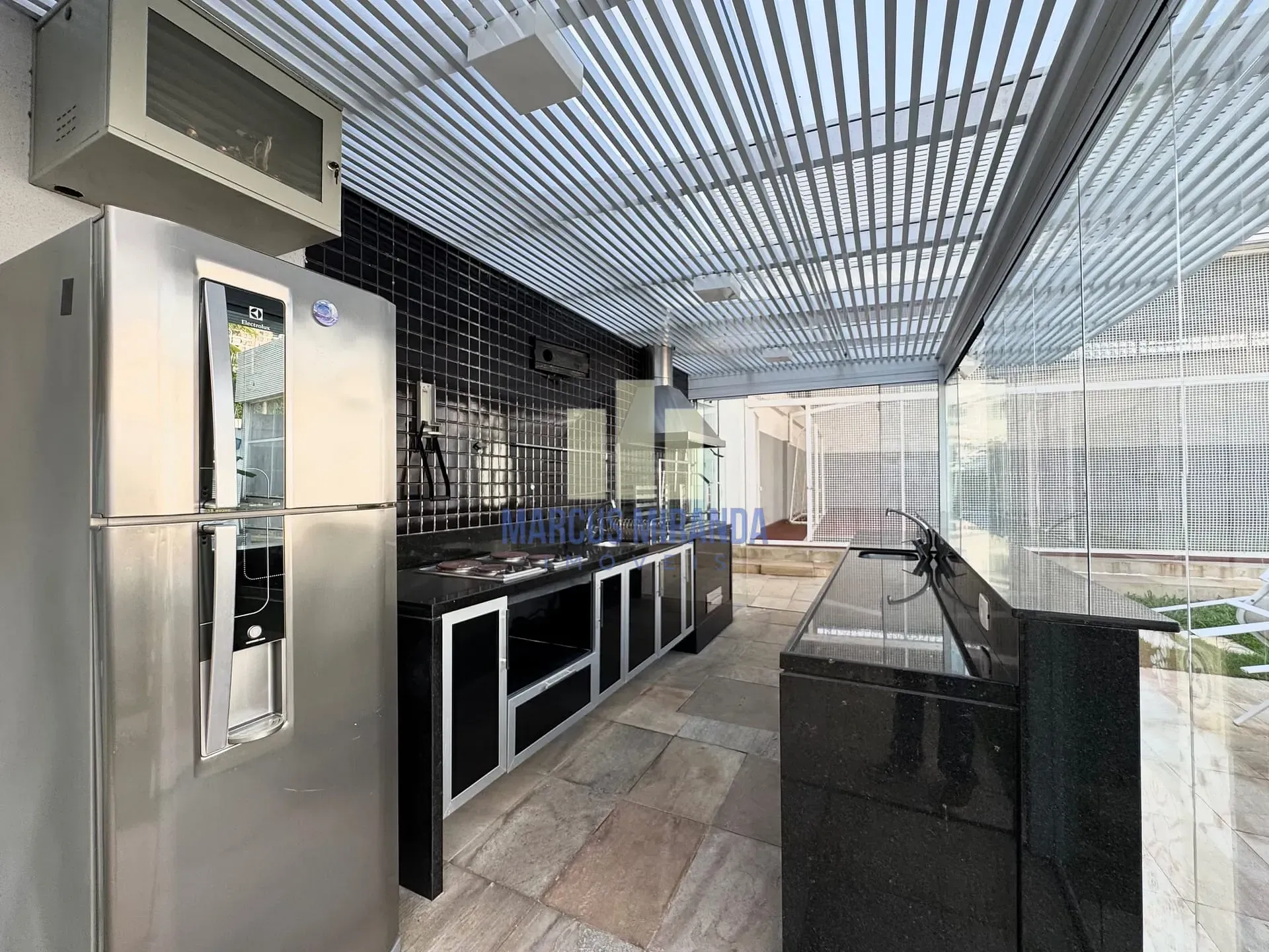 House with 5 bedrooms and 834 m², 6 parking and 9 baths — photo 34