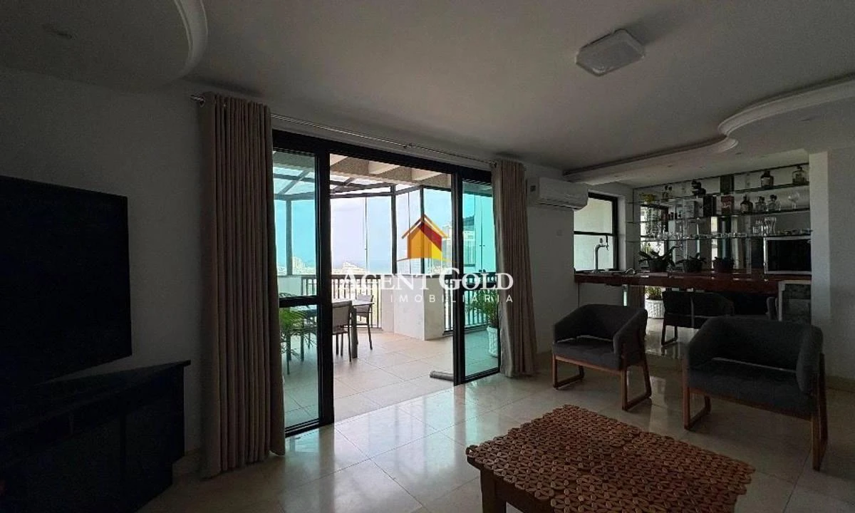 4-bedroom apartment in a building with a sauna