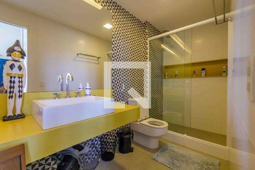 Furnished 136 m² 1-bedroom apartment with 2 parking — photo 25