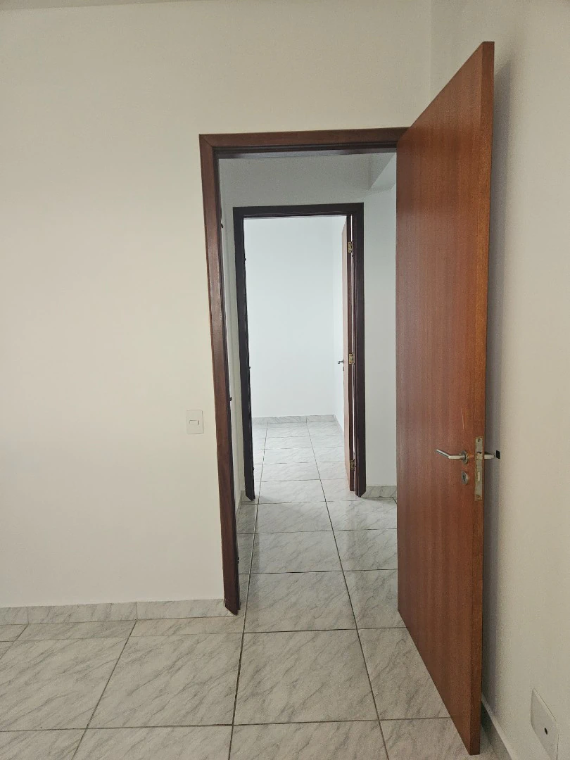 2-bedroom apartment with no parking and a closed kitchen — photo 20