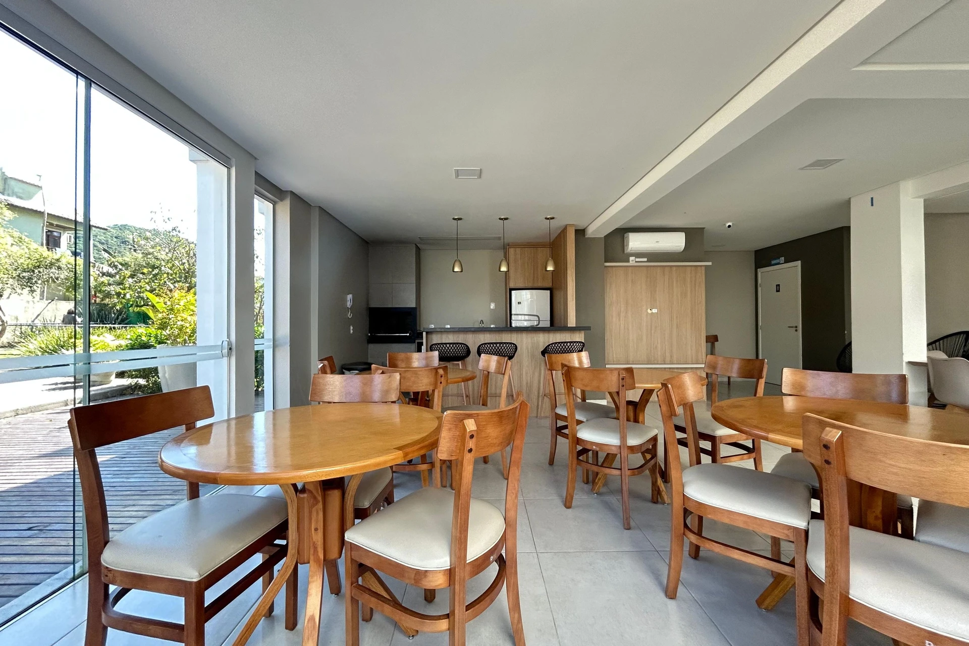 3-bedroom apartment with a grill on the balcony — photo 44