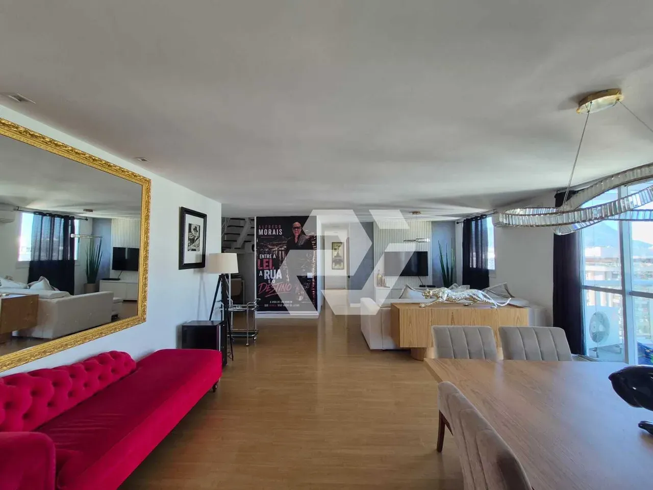 Furnished 4-bedroom apartment with building pool — photo 3