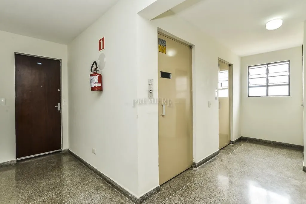 Apartment on the 21st floor with wood or laminate floors — photo 10