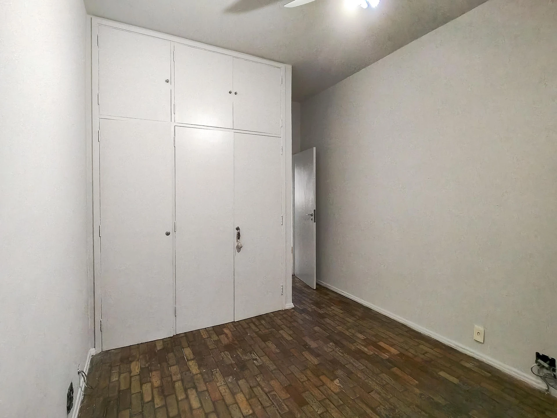 Furnished 4-bedroom apartment with 3 bathrooms — photo 82