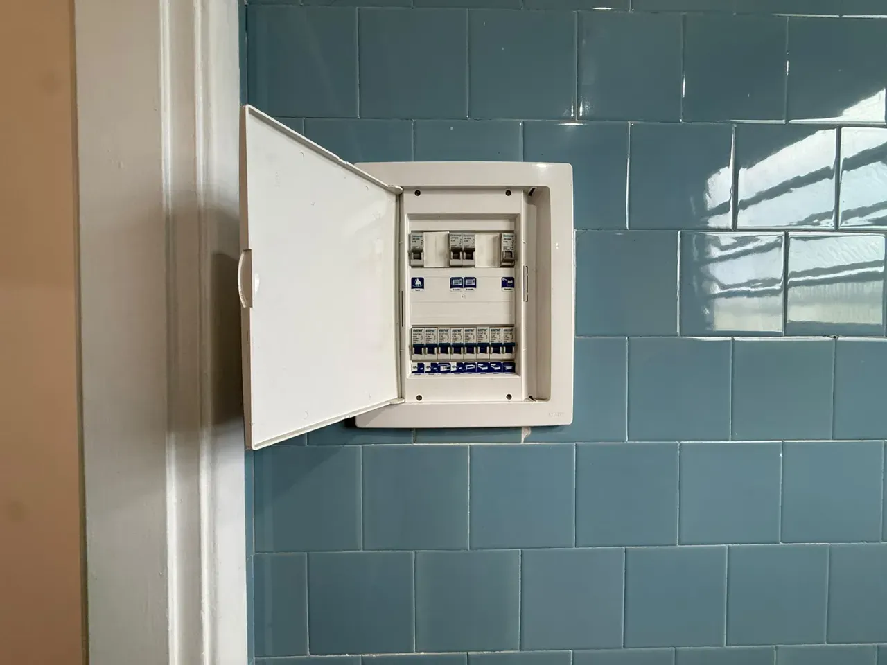 Apartamento de 2 quartos com piso de madeira ou laminado — photo 9