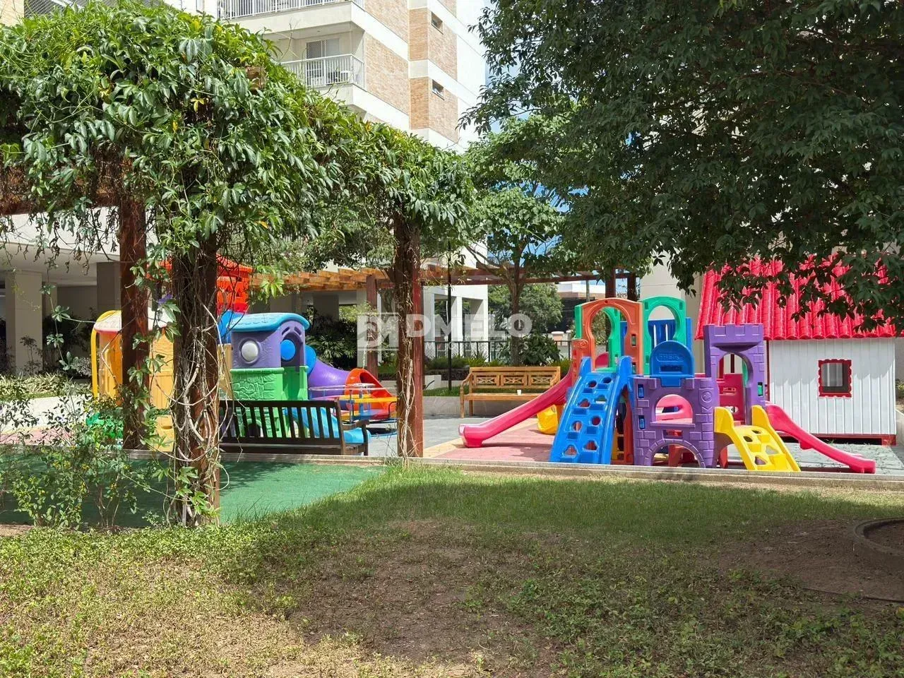 Furnished apartment with 4 bedrooms and 5 bathrooms — photo 35