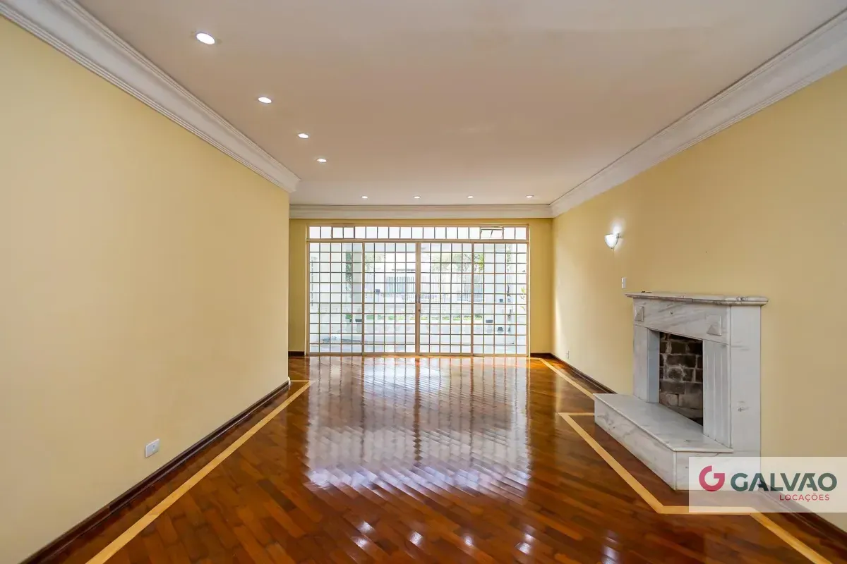 Spacious 4-bedroom house with 2 en-suite baths and 3 parking