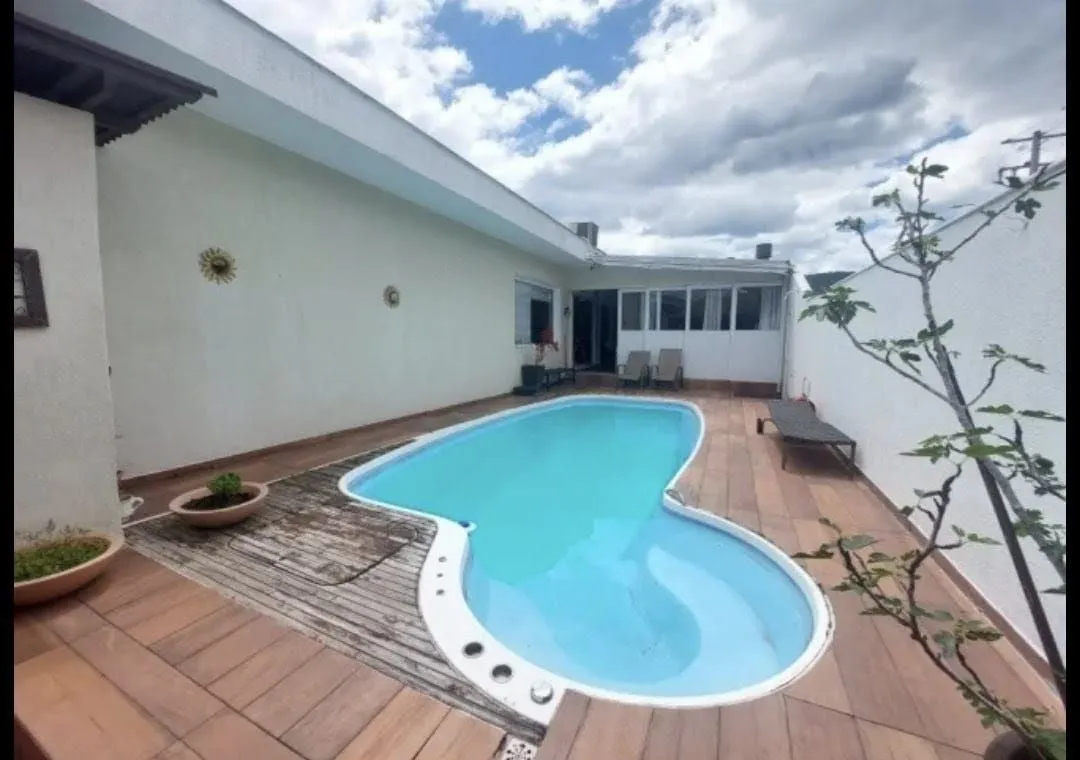 Casa amueblada de 5 dormitorios, 5 baños y 720 m²