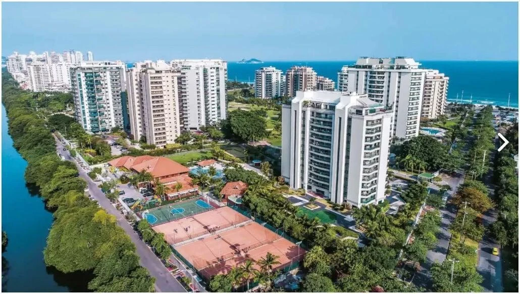 4-bedroom apartment with a water view — photo 6