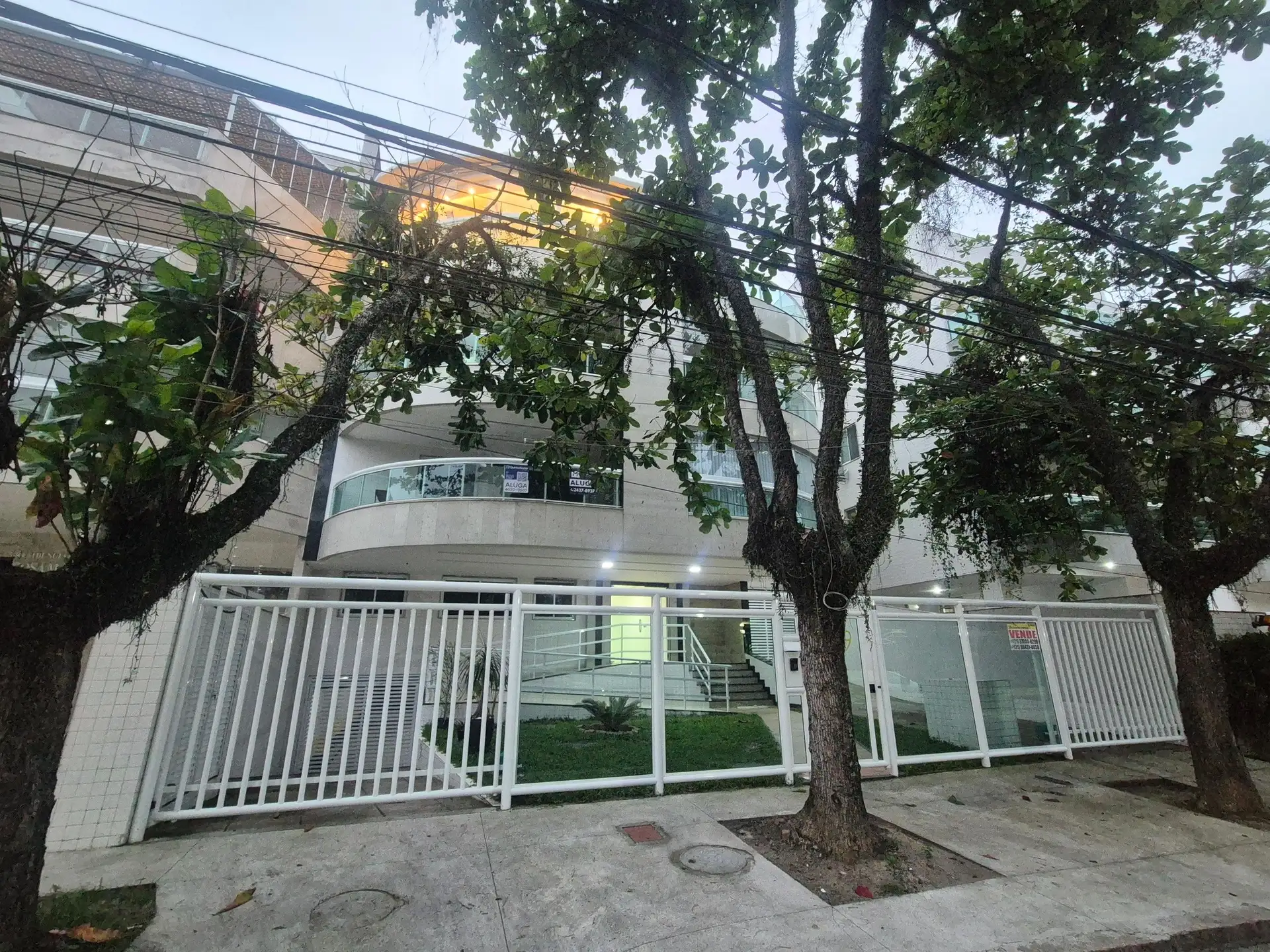 3-bedroom apartment with a grill on the balcony — photo 46