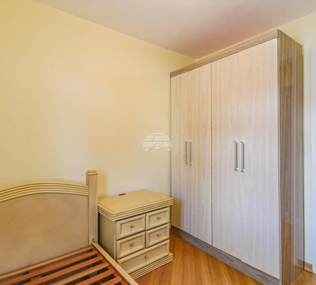 2-bedroom apartment with wood or laminate floors in Curitiba — photo 9