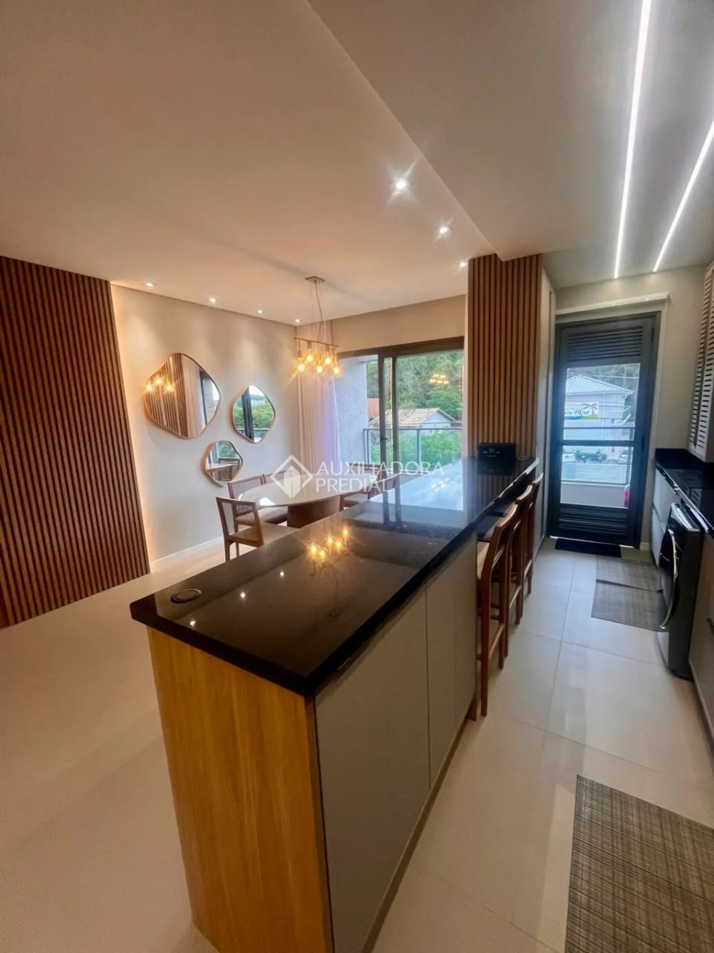 Furnished 92 m² apartment with balcony and 2 parking spots — photo 2