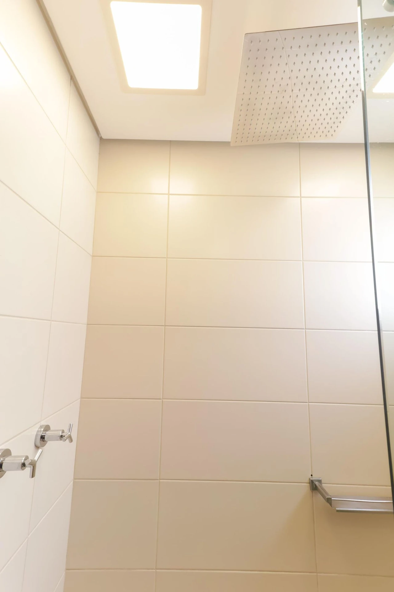 Furnished apartment, 266 m², with a bathtub — photo 62