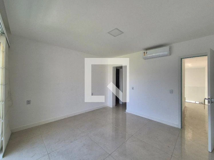 Floor-to-ceiling windows in a 4-bedroom house, 430 m² — photo 37