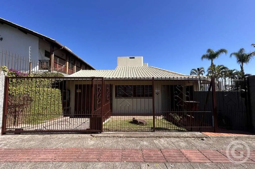 3-bedroom house with 160 m² and 3 parking spaces